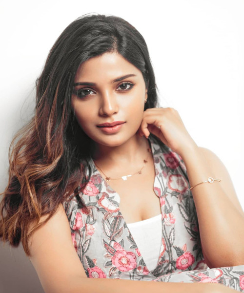 Aathmika Instagram