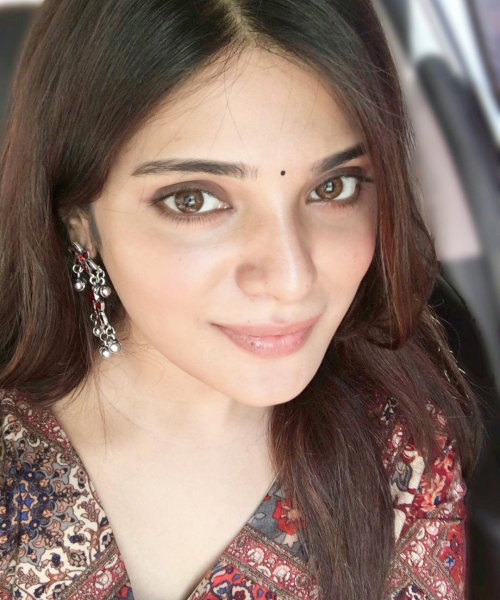 Aathmika Web Stories