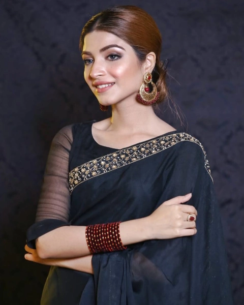 Kinza Hashmi Saree