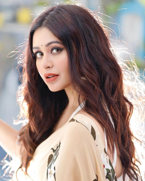 Ritabhari Chakraborty in Chokher Tara Tui