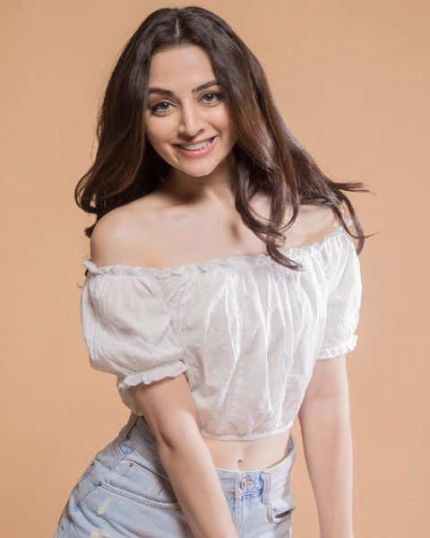 Zoya Afroz Navel