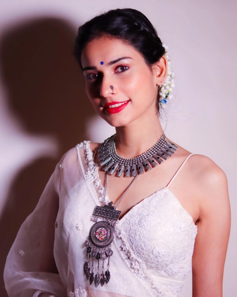 Aneri Vajani Height