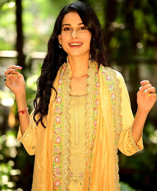 Aneri Vajani in Pavitra Bhagya