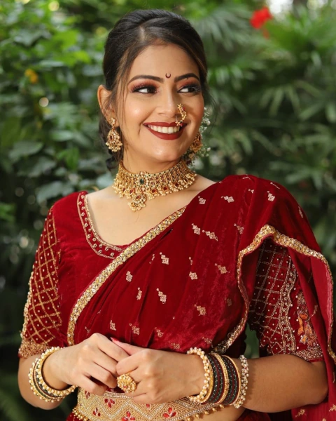 Saaniya Chaudhari Saree Image