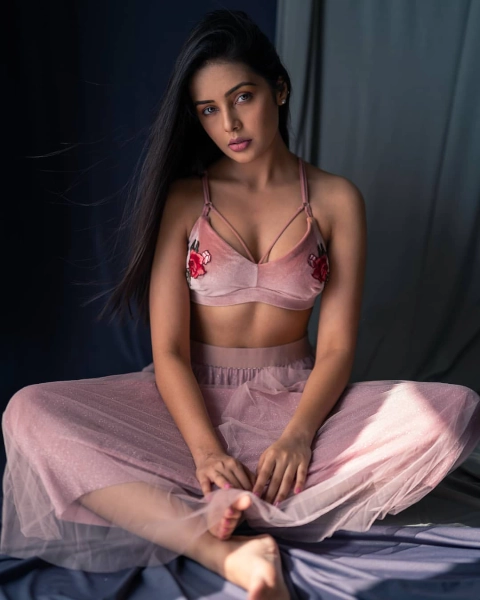 Shivani Rangole Hot