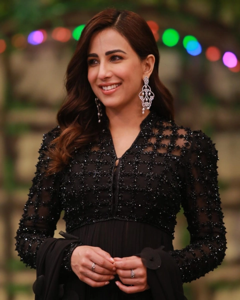 Ushna Shah in Kitni Girhain Baaki Hain