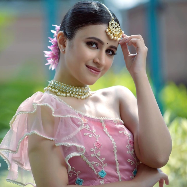 Ritika Shrotri Cute Image