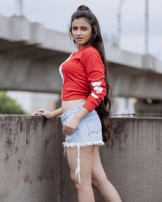 Ritika Shrotri Height