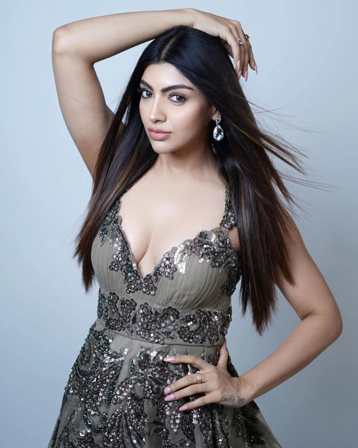 Akanksha Puri Hot