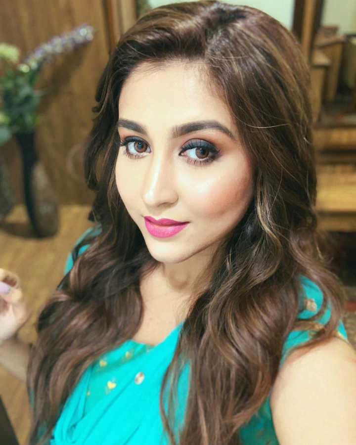 Oindrila Sen in Rangeen Gudhooli