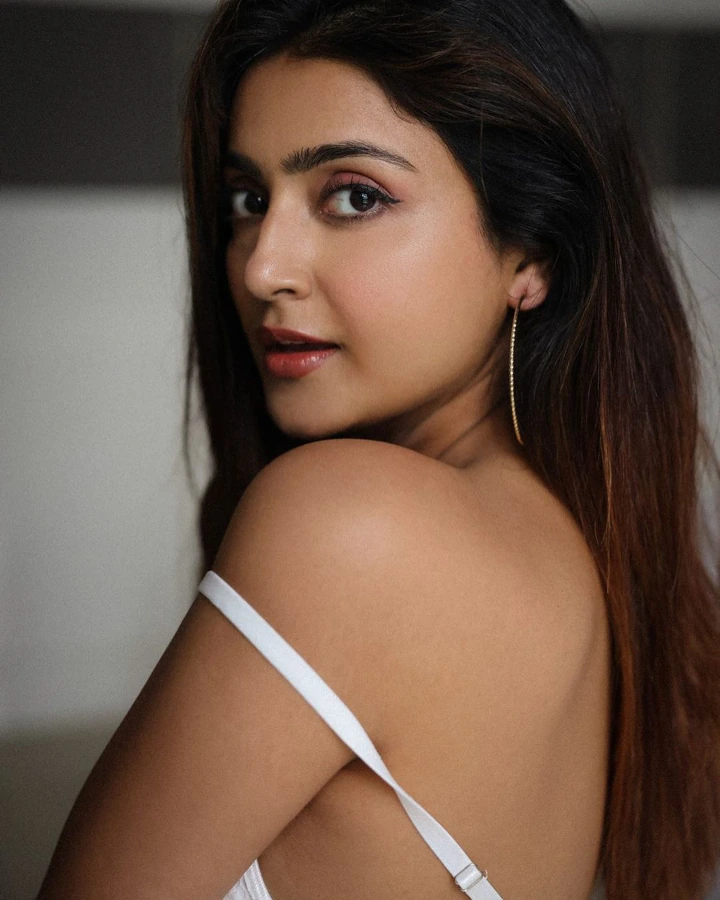 Avantika Mishra as Anjali in Gandii Baat