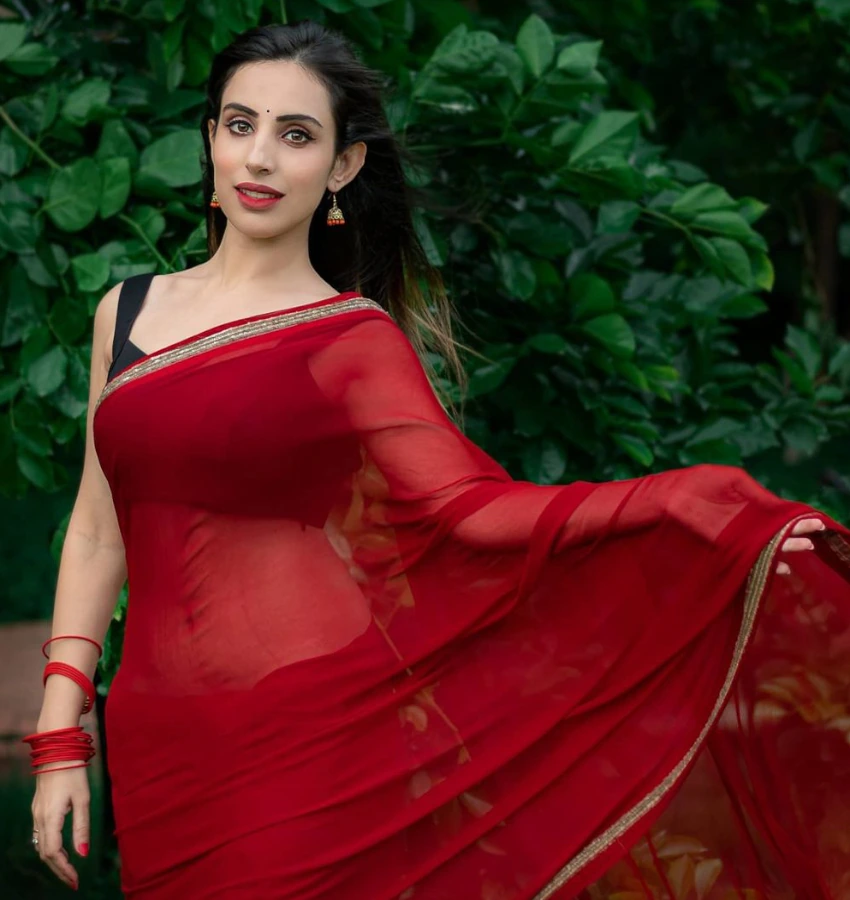 Simaran Kaur Saree Image