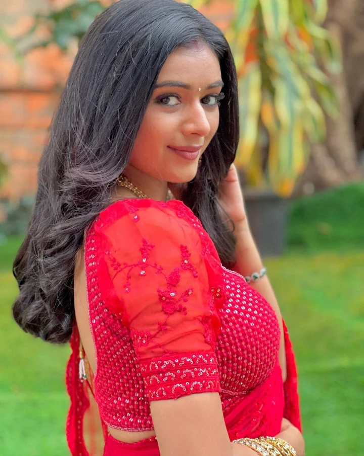 Neha Solanki Saree Image