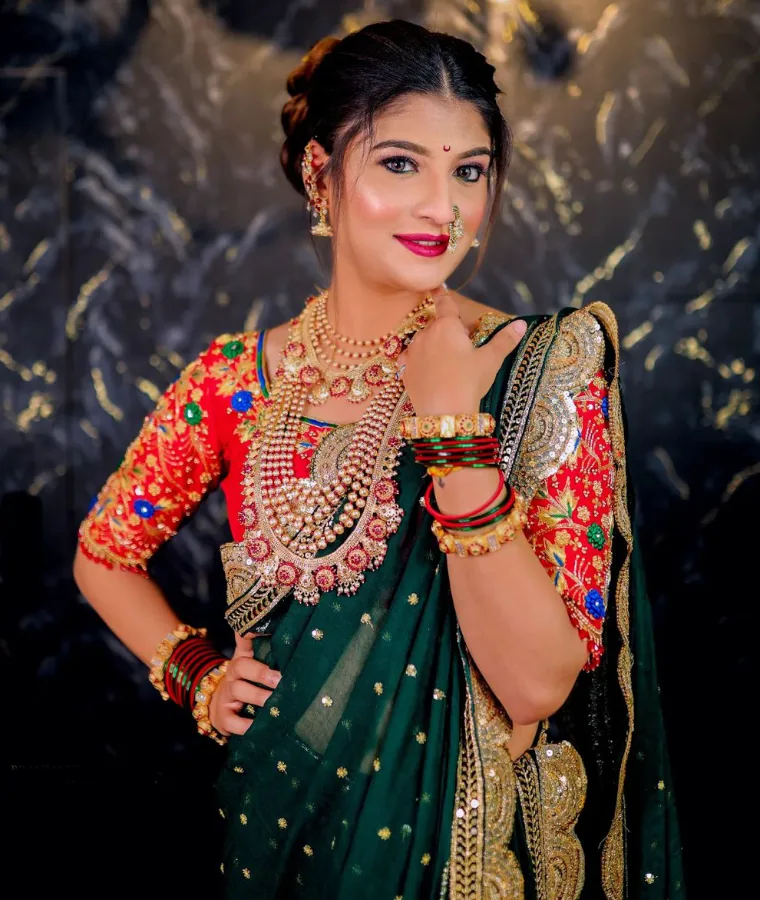 Gayatri Jadhav as Komal in Baban