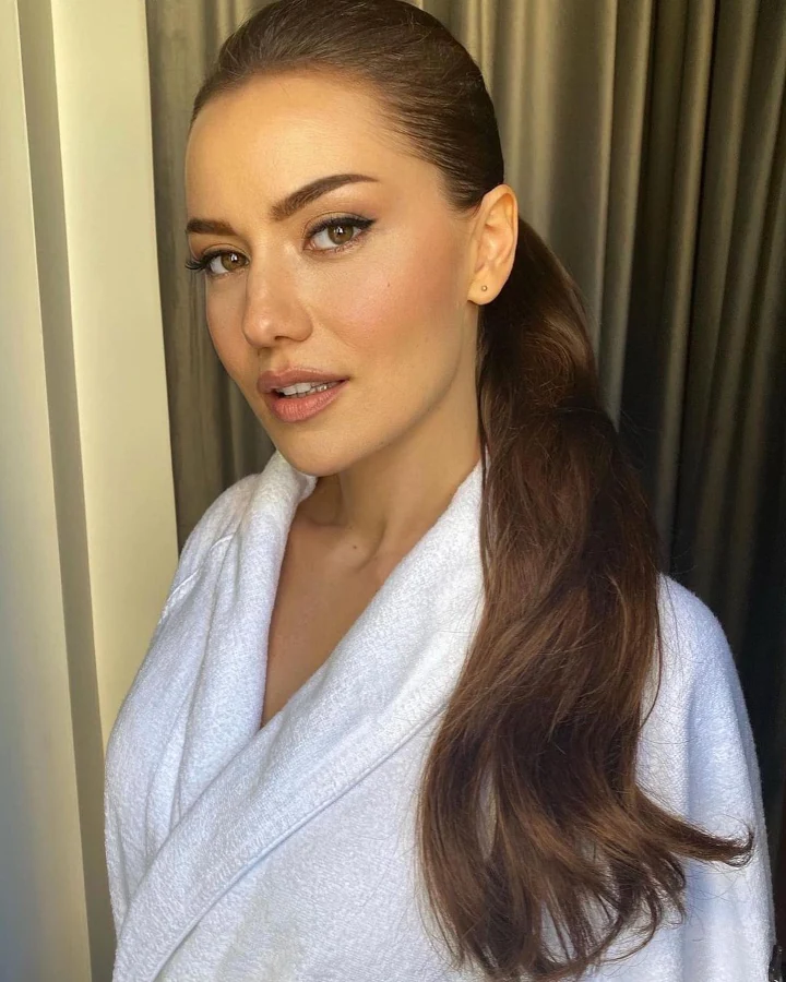 Fahriye Evcen Özçivit Instagram Images