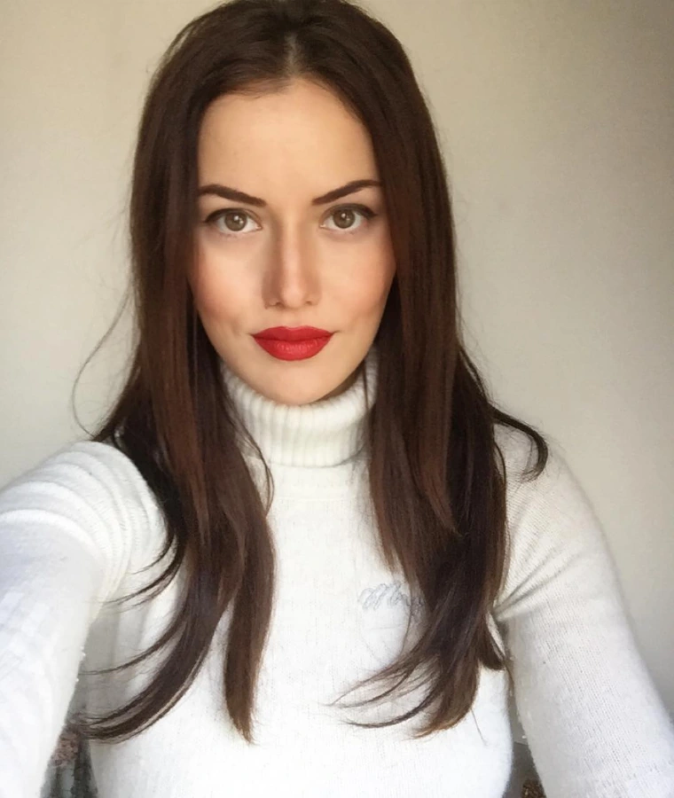 Fahriye Evcen Özçivit in Signora Enrica