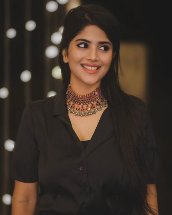 Megha Akash in Vantha Rajavathaan Varuven