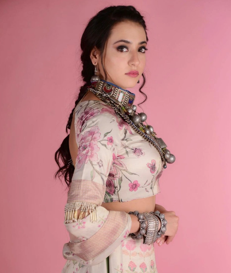 Nikeet Dhillon as Aira in Tujhpe Main Fida