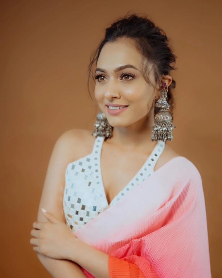 Alisha Prajapati in Dhuandhaar