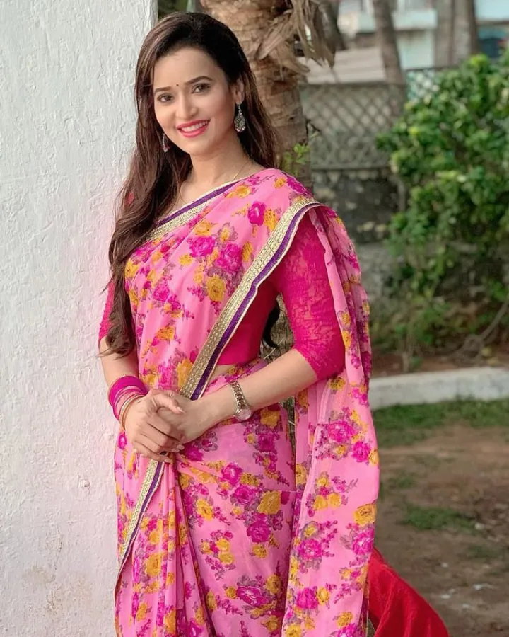 Jiya Chauhan Saree Image