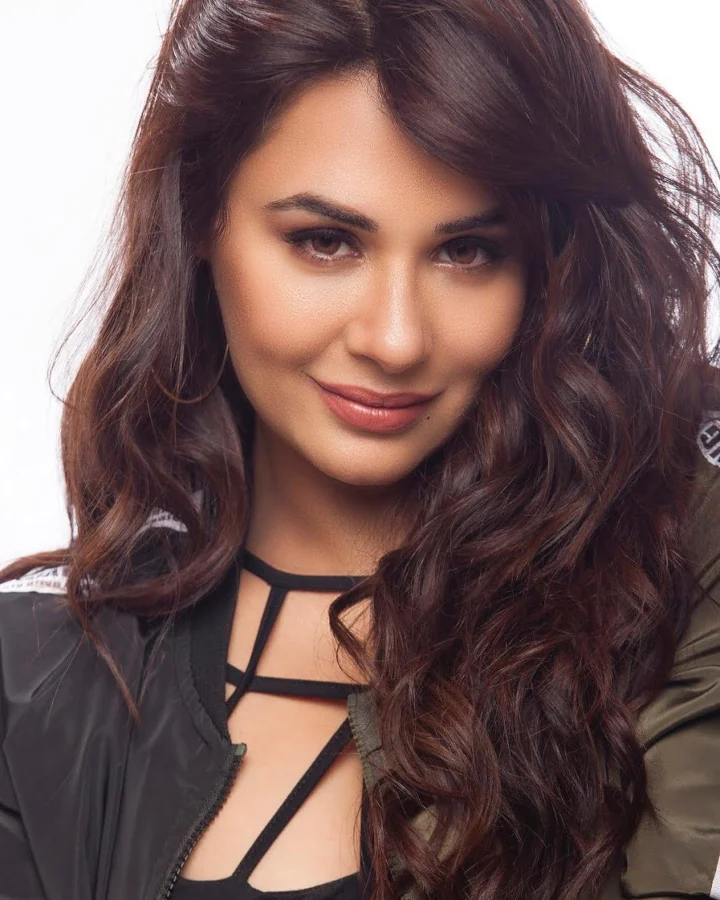 Mandy Takhar Age, Biography, Marriage, Husband, Instagram