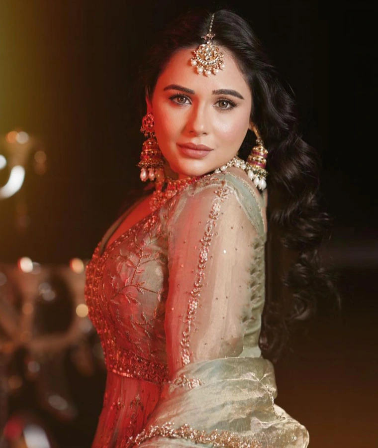 Mandy Takhar Age, Biography, Marriage, Husband, Instagram