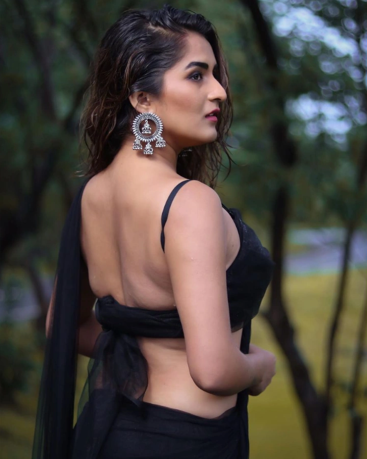 Trishaa Kamlakar's beautiful back