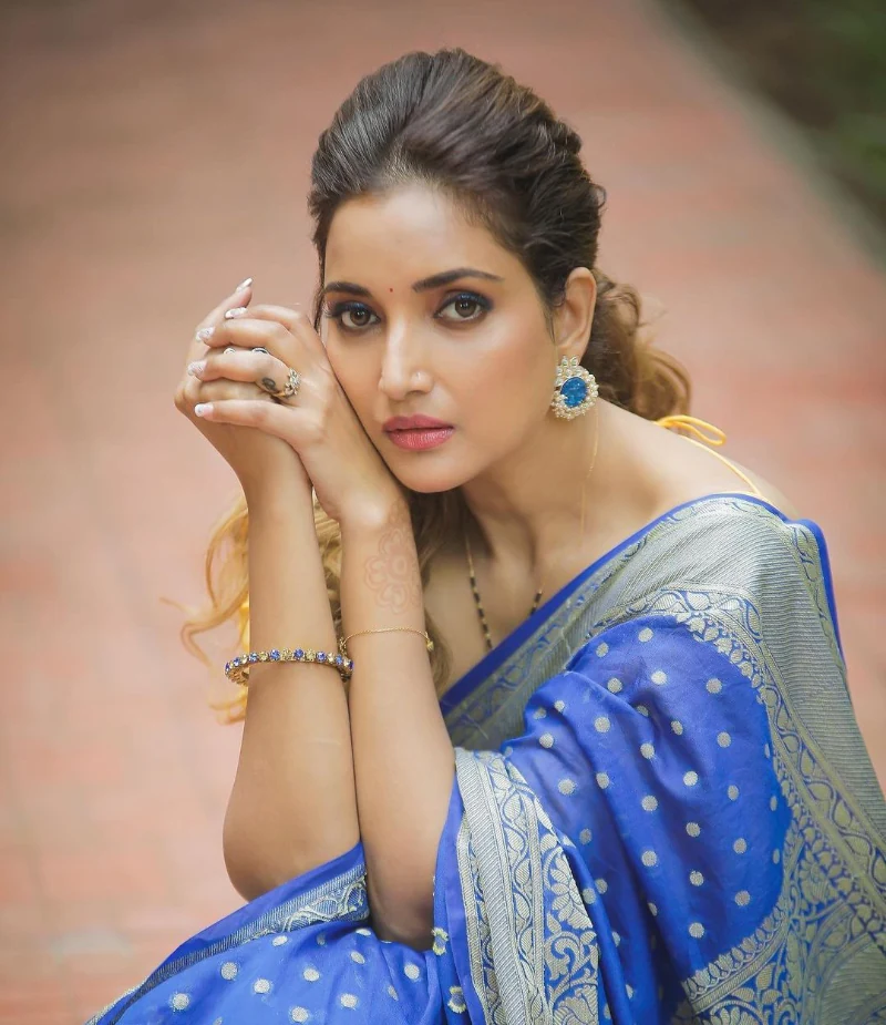 Rupali Bhosale looking Cute in Saree