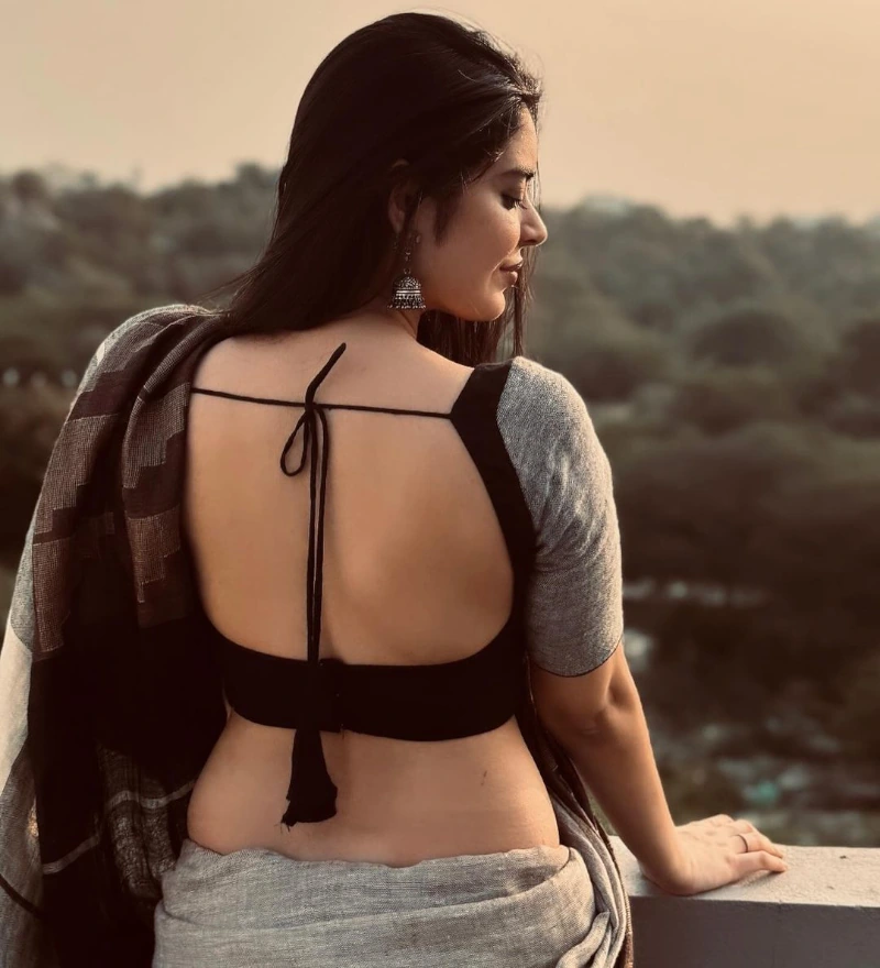 Kushita Kallapu's beautiful back