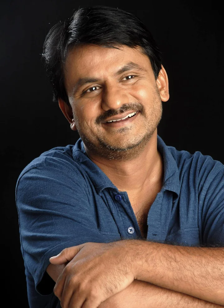 Girish Kulkarni as Jairaj Apte