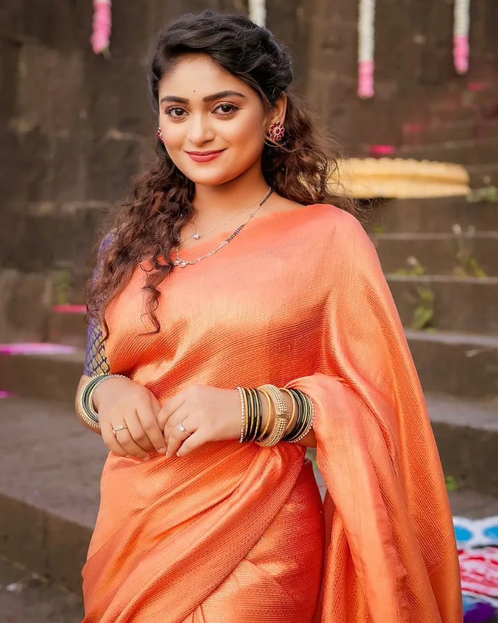 Sanjana Kale as Priya Sayajirao Bhosale : Priya Pritam Kirloskar in Paaru