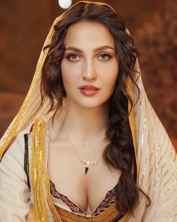 Elli AvrRam1