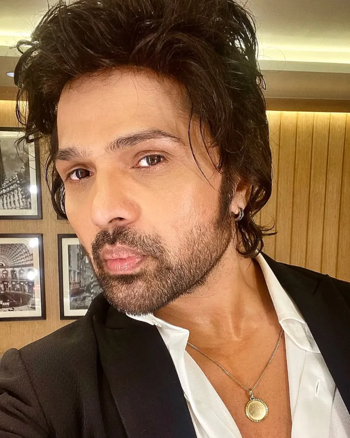 Himesh Reshammiya as Ravi Kumar