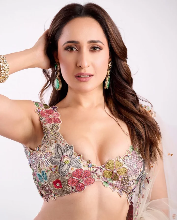 Pragya Jaiswal as Kaveri IES