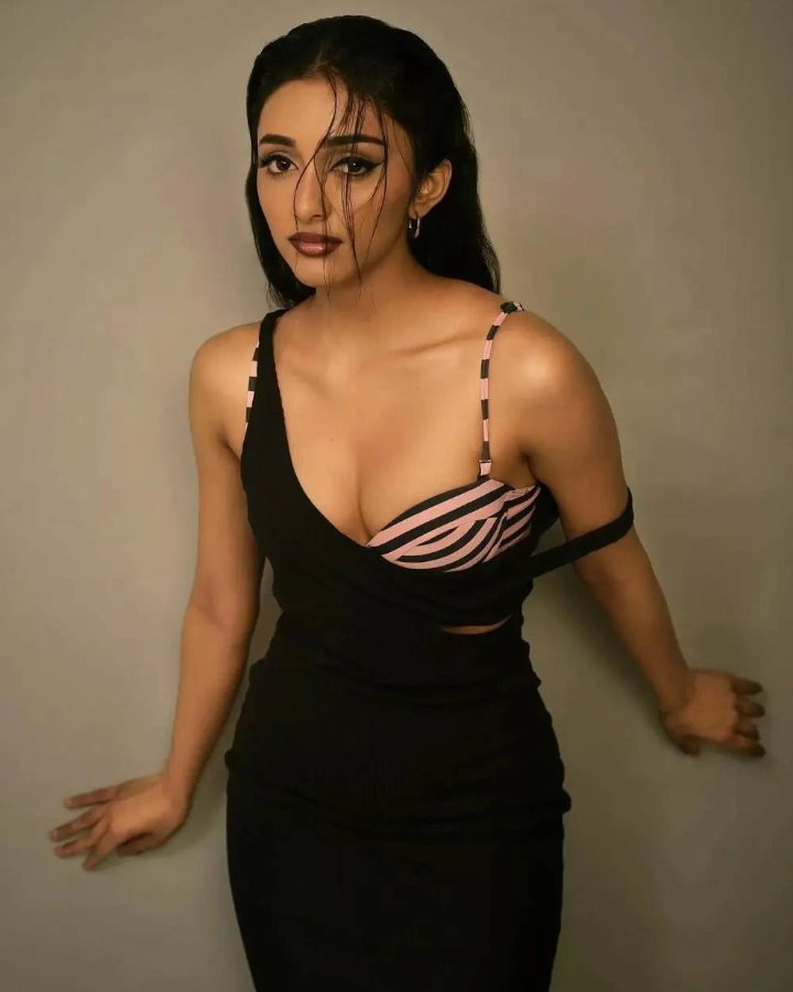 Preity Mukhundhan Hottest