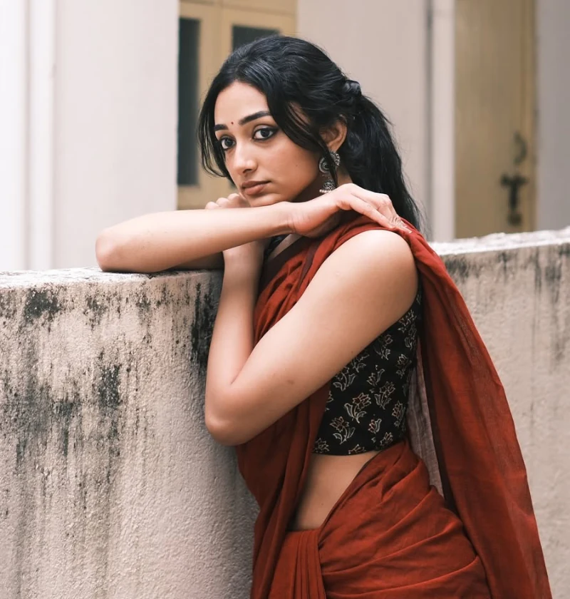 Preity Mukhundhan Looking Stunningly Gorgeous in Red Saree