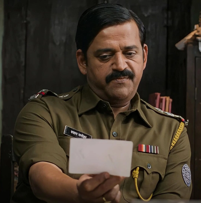 Ravi Kishan as MLA Thrimurthulu Naidu