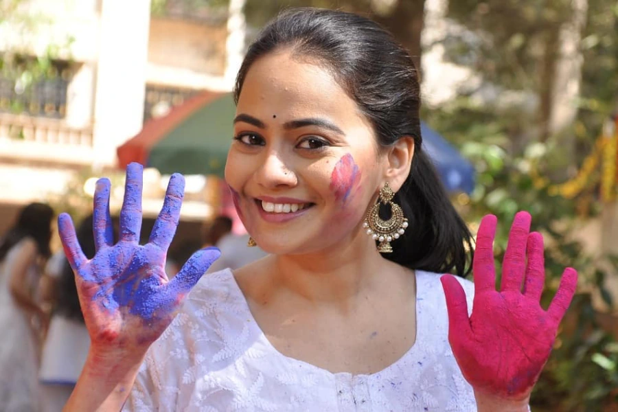 Rujuta Dharap Playing Holi