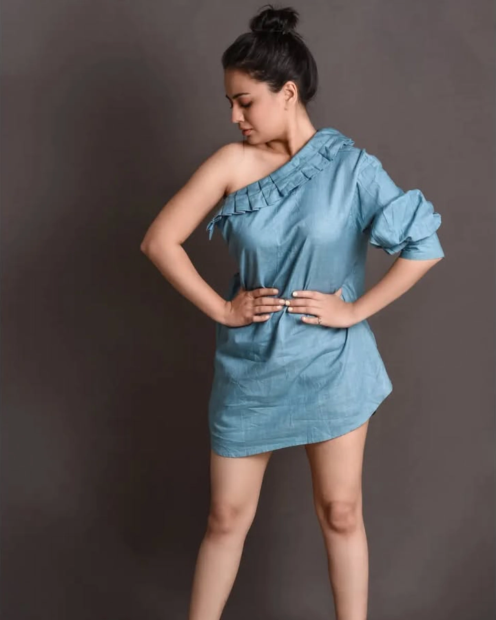 Rujuta Dharap in Extreme Hot Western Outfit