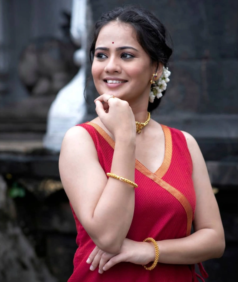 Rujuta Dharap in Gharat Married Baher Bachelor - Marathi Theatre