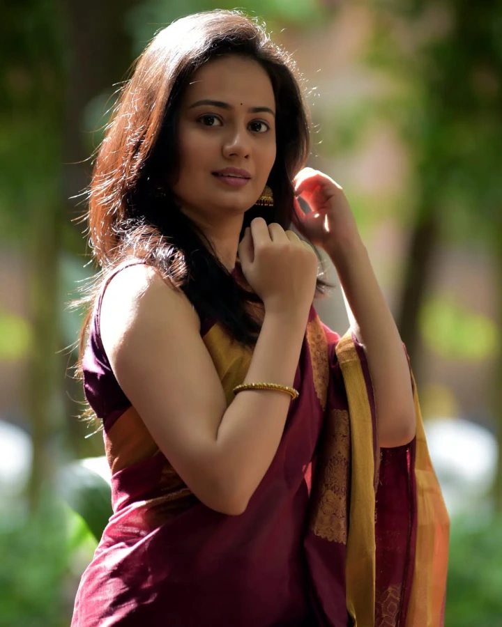 Rujuta Dharap looking Cute in Saree