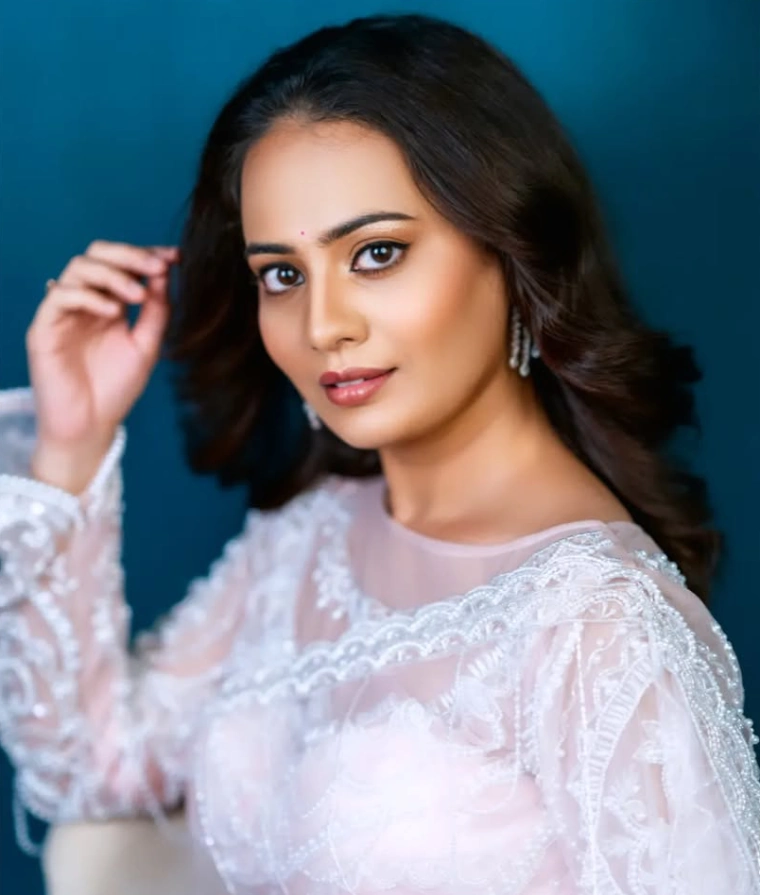 Rujuta Dharap's Fabulous Looks