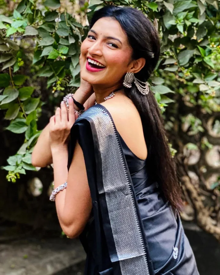 Rutuja Kulkarni in Beautiful Black Saree