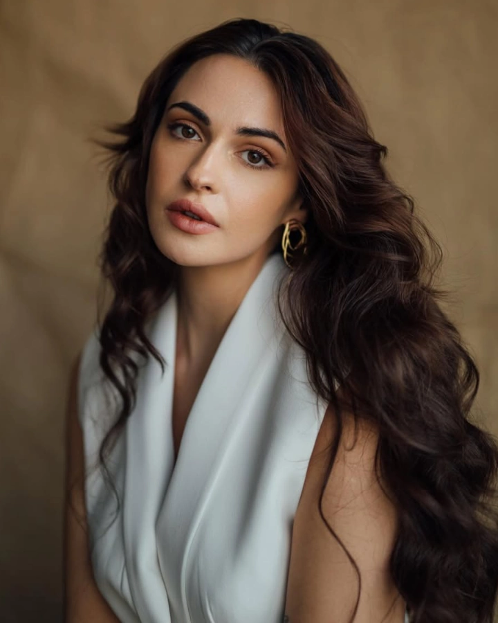 Simona J as Simona Verbicka2