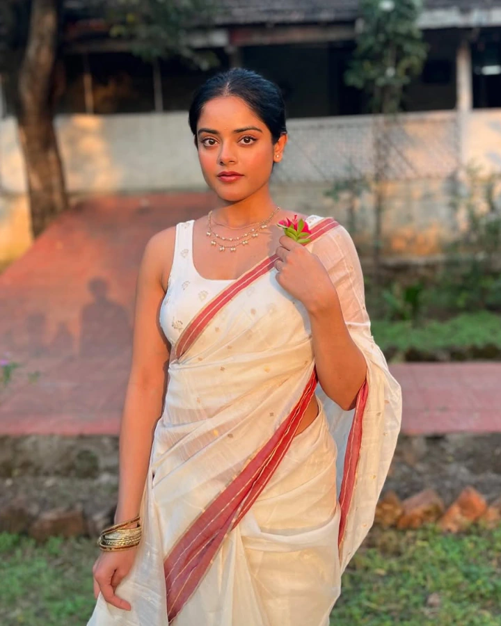 Riddhi Kumar Saree Image