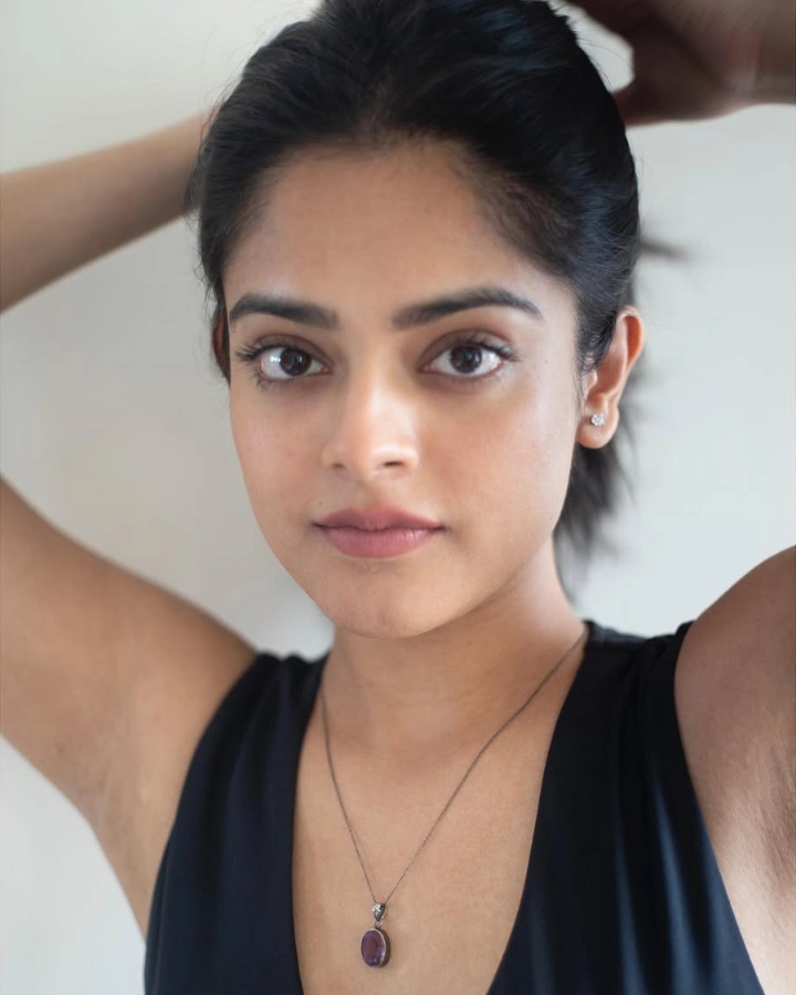 Riddhi Kumar in Human