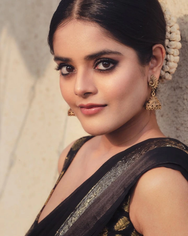 Riddhi Kumar's Fabulous Eyes