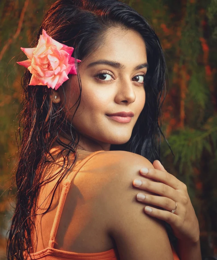 Riddhi Kumar's New Instagram Image