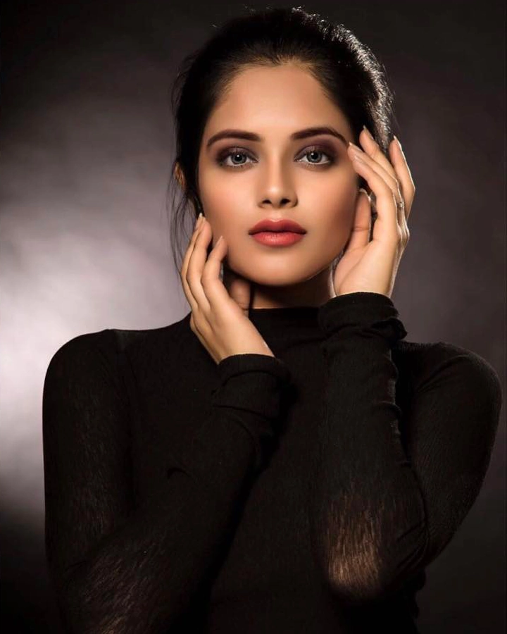 Riddhi Kumar's Pretty Face