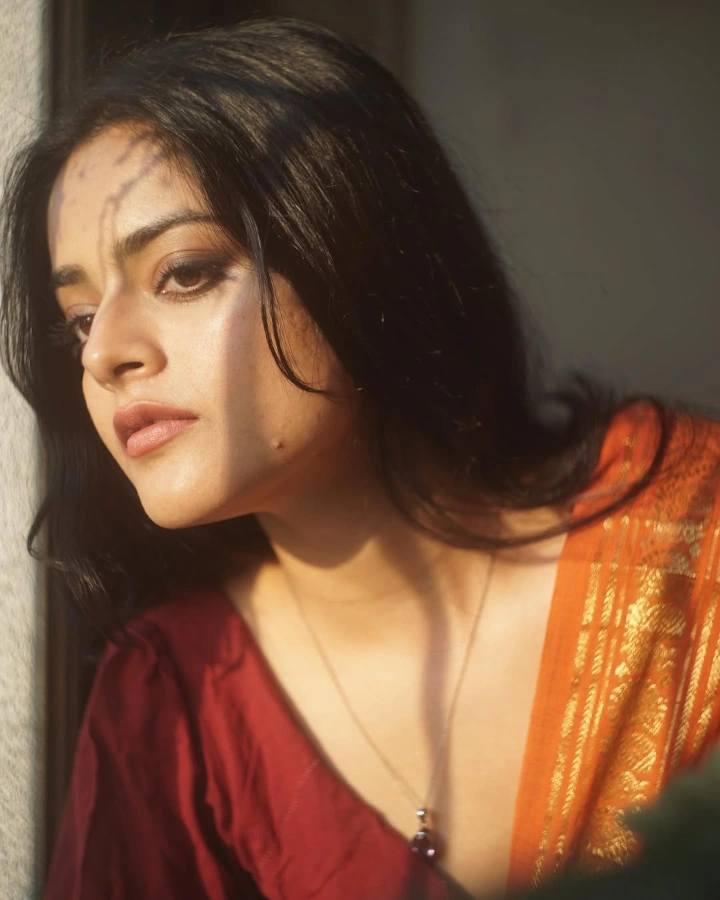 Riddhi Kumar's Sun Kissed Image